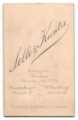 Fotografie Selle & Kuntze, Brandenburg a. H., Portrait Herr mit Vollbart im Anzug