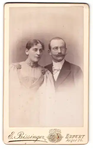 Fotografie E. Bissinger, Erfurt, Portrait eines Paares