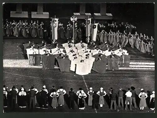 Fotografie Ansicht Wien, Mainachtfest im Stadion, Schlussszene