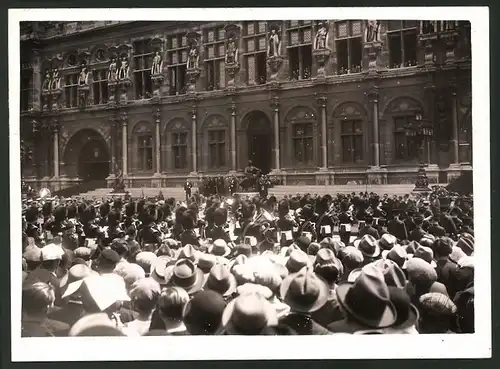 Fotografie Ansicht Paris, Festival des Musiques Militaires, Kapelle vor dem Hotel de Ville