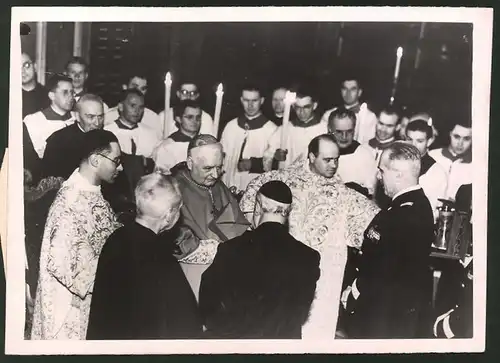 Fotografie Ansicht Rom, Der Gouverneur von Rom und Geistlichkeit in der Jesuitenkirche zu Sylvester