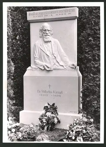 Fotografie Ansicht Wien, Grab des Komponisten Dr. Wilhelm Kienzl auf dem Zentralfriedhof