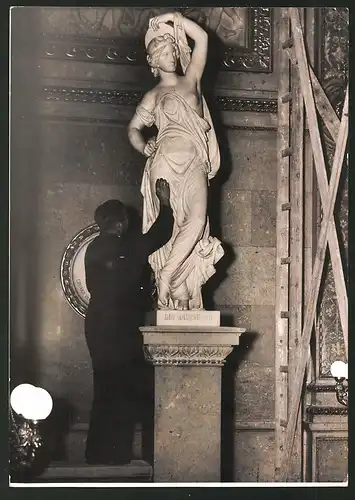 Fotografie Ansicht Wien, Figur in der Staatsoper