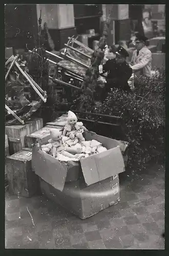 Fotografie Ansicht Wien, Weihnachtsrummel am Westbahnhof, Spielzeug