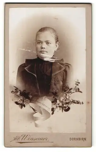 Fotografie Alb. Winsauer, Dornbirn, Portrait Mädchen im schwarzen Kostüm