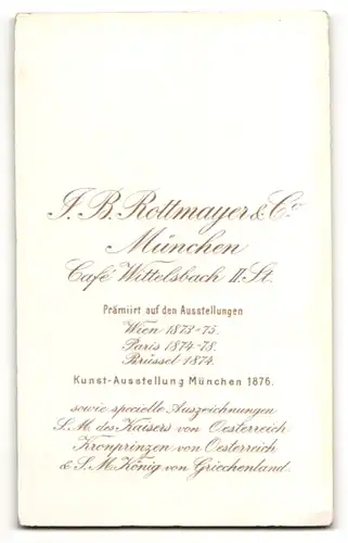 Fotografie J. B. Rottmayer & Comp., München, Portrait zwei kleine Kinder in modischer Kleidung