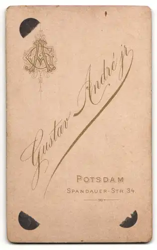 Fotografie Gustav Andre Jr., Potsdam, Portrait schönes Fräulein in bestickter Bluse