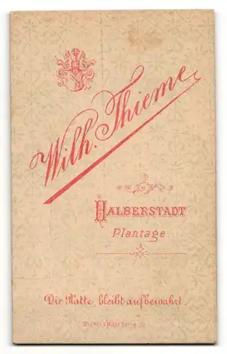 Fotografie Wilh. Thieme, Halberstadt, Portrait bezaubernde Dame mit Halskette