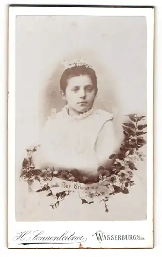Fotografie H. Sonnenleitner, Wasserburg, Portrait hübsche Dame im weissen Kleid