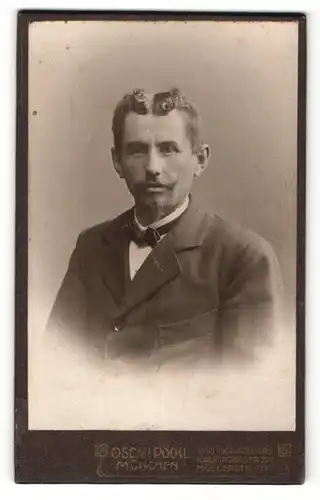 Fotografie Oscar Pöckl, München, Portrait edler Herr mit Spitzbart