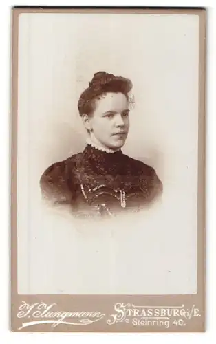Fotografie J. Jungmann, Strassburg i / E., Portrait junge Dame mit hochgestecktem Haar