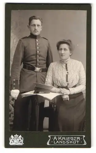 Fotografie A. Krieger, Landshut, Portrait elegant gekleidetes Paar