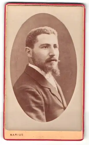 Fotografie Marius, Paris, Portrait stattlicher Herr mit Vollbart