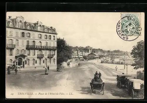 AK Trouville, Place de l`Hôtel-de-Ville