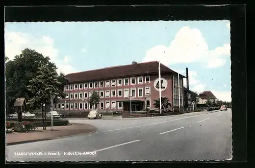 AK Harsewinkel i. W., Industrie-Anlage mit Strasse, VW-Käfer