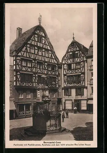 AK Berncastel-Cues, Marktplatz mit Marktbrunnen, Apotheke und dem 1644 erbauten Rau`schen Villa