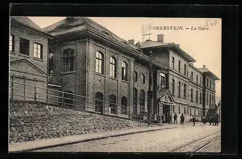 AK Oberstein, Bahnhof mit Kindergruppe, Passanten und Strasse