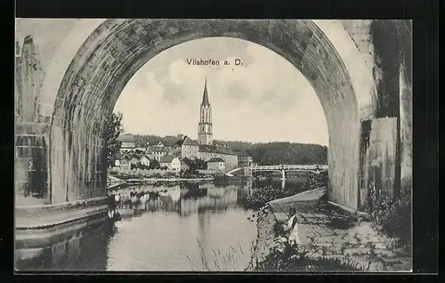 AK Vilshofen a. D., Blick unter dem Brückenbogen zur Stadt