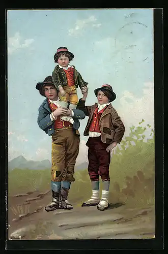 Künstler-AK Stengel & Co. Nr. 19820: Drei Jungen in Trachtenkleidung
