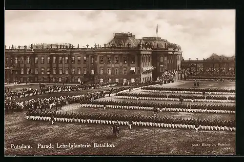 AK Potsdam, Parade Lehr-Infanterie Bataillon