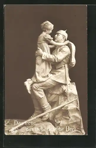 AK Statuengruppe Das treue deutsche Herz, Soldat mit Tochter im Arm