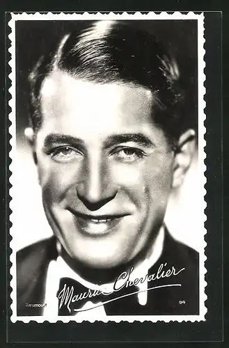 AK Schauspieler Maurice Chevalier mit charmantem Lächeln