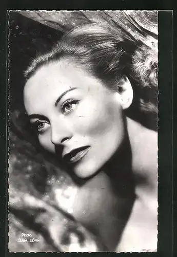 AK Schauspielerin Michèle Morgan mit zurückgebundenem Haar