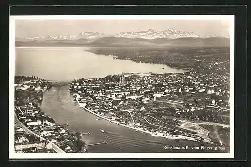 AK Konstanz a. B., Ortsansicht vom Flugzeug aus mit Blick zu den Alpen