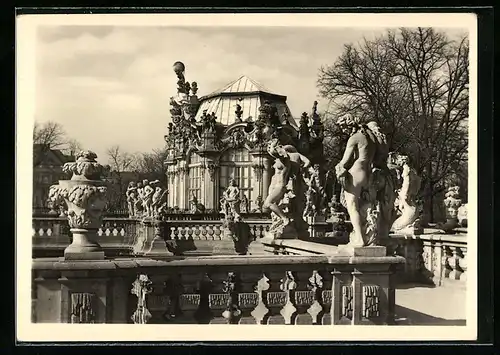 AK Dresden, Zwinger mit Statuen