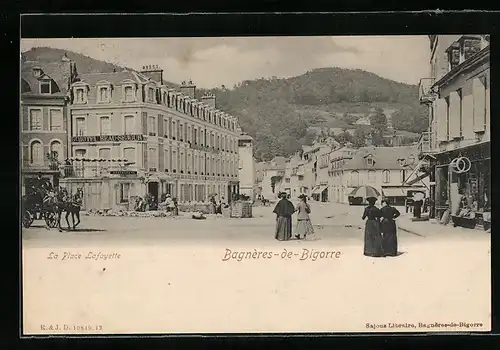 AK Bagnères-de-Bigorre, La Place Lafayette