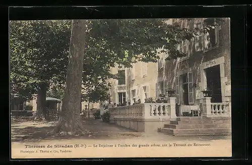 AK Siradan, Thermes, Le Dejeuner à l`ombre des grands arbres sur la Terrasse du Restaurant