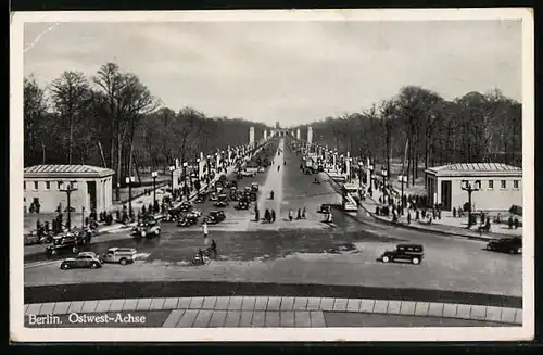 AK Berlin-Tiergarten, Ostwest-Achse mit Passanten