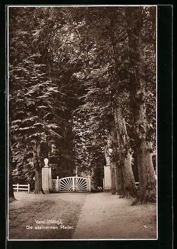 AK Varel (Oldenbg.), Die steinernen Pfeiler