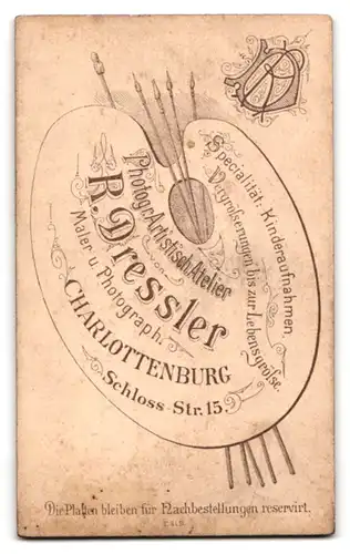 Fotografie Rob. Dressler, Charlottenburg, Schloss-Str. 15, Junger Bursche mit Seitenscheitel im grauen Anzug