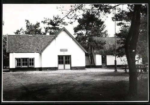 Fotografie Jos. Nuss, Eemnes, Ansicht Ede / Gelderland, Gebäude mit Schild t Nest