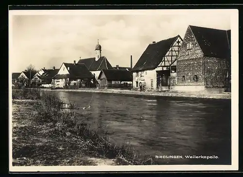 AK Riedlingen, Weilerkapelle vom Flussufer aus