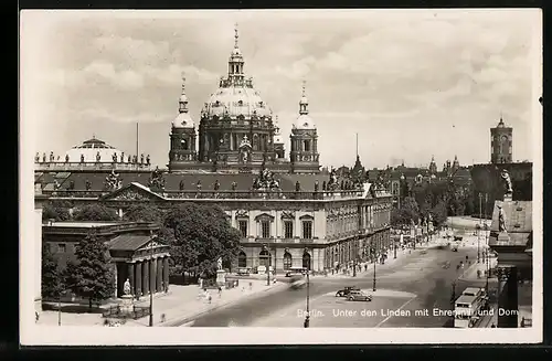 AK Berlin, Unter den Linden mit Ehrenmal und Dom