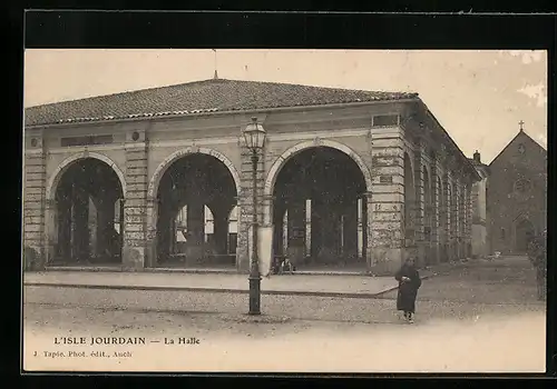 AK L`Isle Jourdain, La Halle