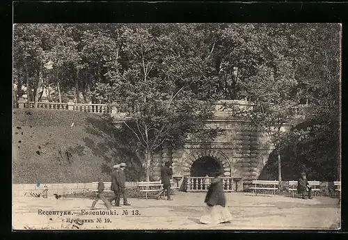 AK Essentouki, Spaziergänger unterwegs bei Sonnenschein