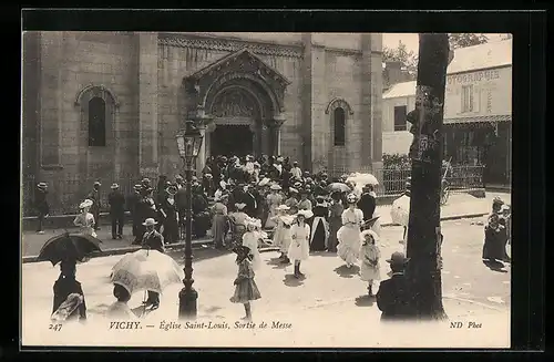 AK Vichy, Église Saint-Louis, Sortie de Messe