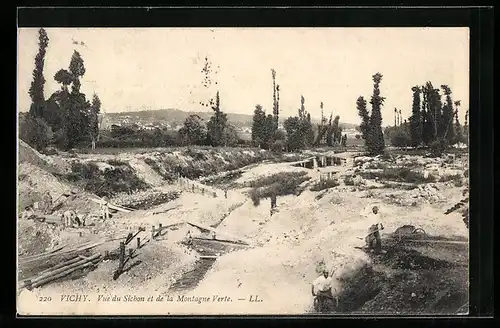 AK Vichy, Vue du Sichon et de la Montagne Verte, Steinbruch