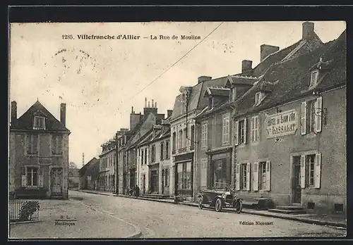 AK Villefranche d`Allier, La Rue de Moulins