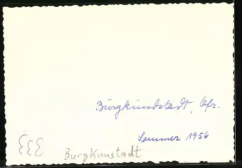 Fotografie unbekannter Fotograf, Ansicht Burgkunstadt, Ortskern mit Konsum 1956