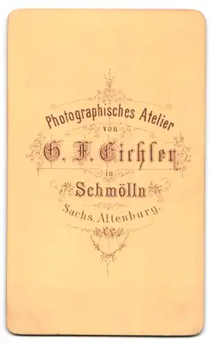 Fotografie G. F. Eichler, Schmölln, Junge Dame im Kleid mit Kreuzkette