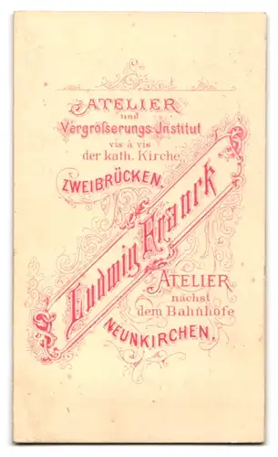 Fotografie Ludwig Franck, Zweibrücken, Elegant gekleideter Herr mit Vollbart