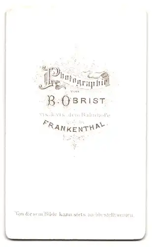 Fotografie B. Obrist, Frankenthal, Elegant gekleideter Herr mit Brille