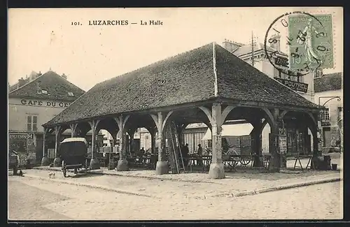 AK Luzarches, La Halle