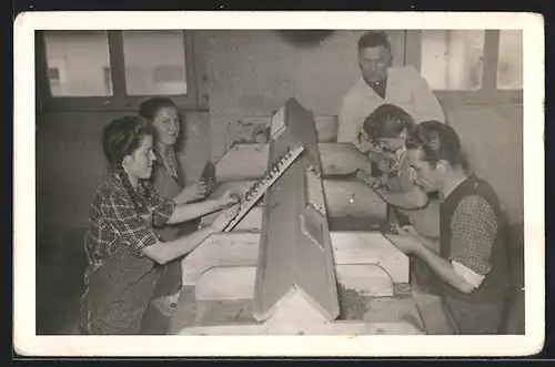 AK Arbeiter beim Rollen von Zigarren