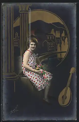 AK Junge Dame in gemustertem Sommerkleid vor Stadtkulisse, Mandoline