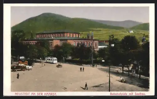 AK Neustadt an der Haardt, Bahnhofplatz mit Saalbau